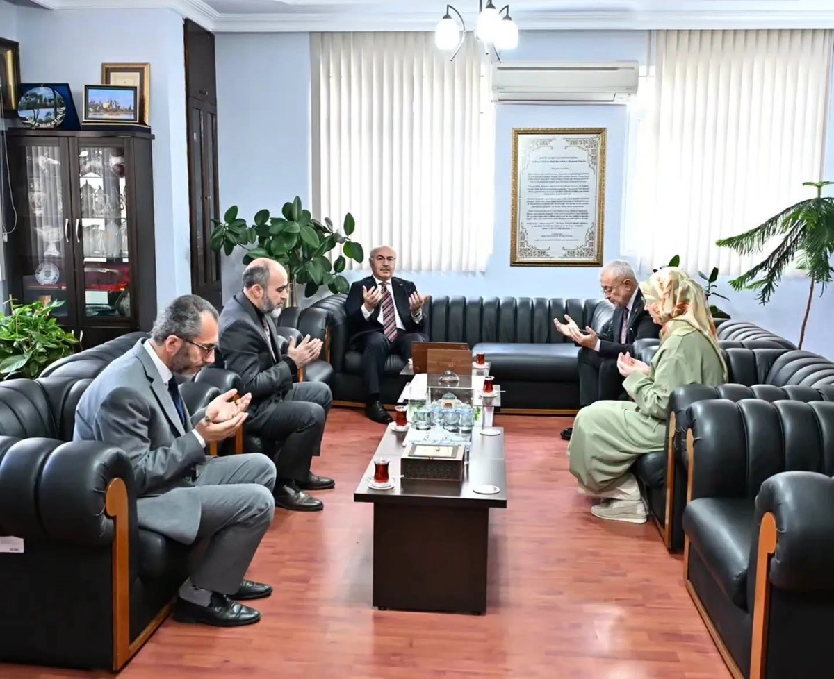 Denizli Valisi Köşger, İl Müftülüğünü ziyaret ederek din hizmetlerini değerlendirdi