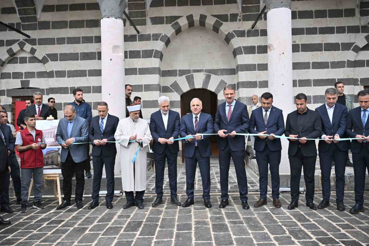 Diyarbakır ve Bingöl'deki 6 vakıf eseri törenle yeniden ibadete açıldı