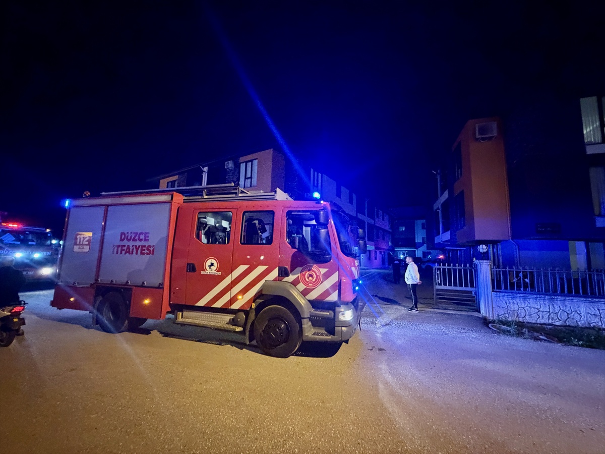 Düzce'de çamaşır kurutma makinesinden kaynaklanan yangında 2 kişi dumandan etkilendi