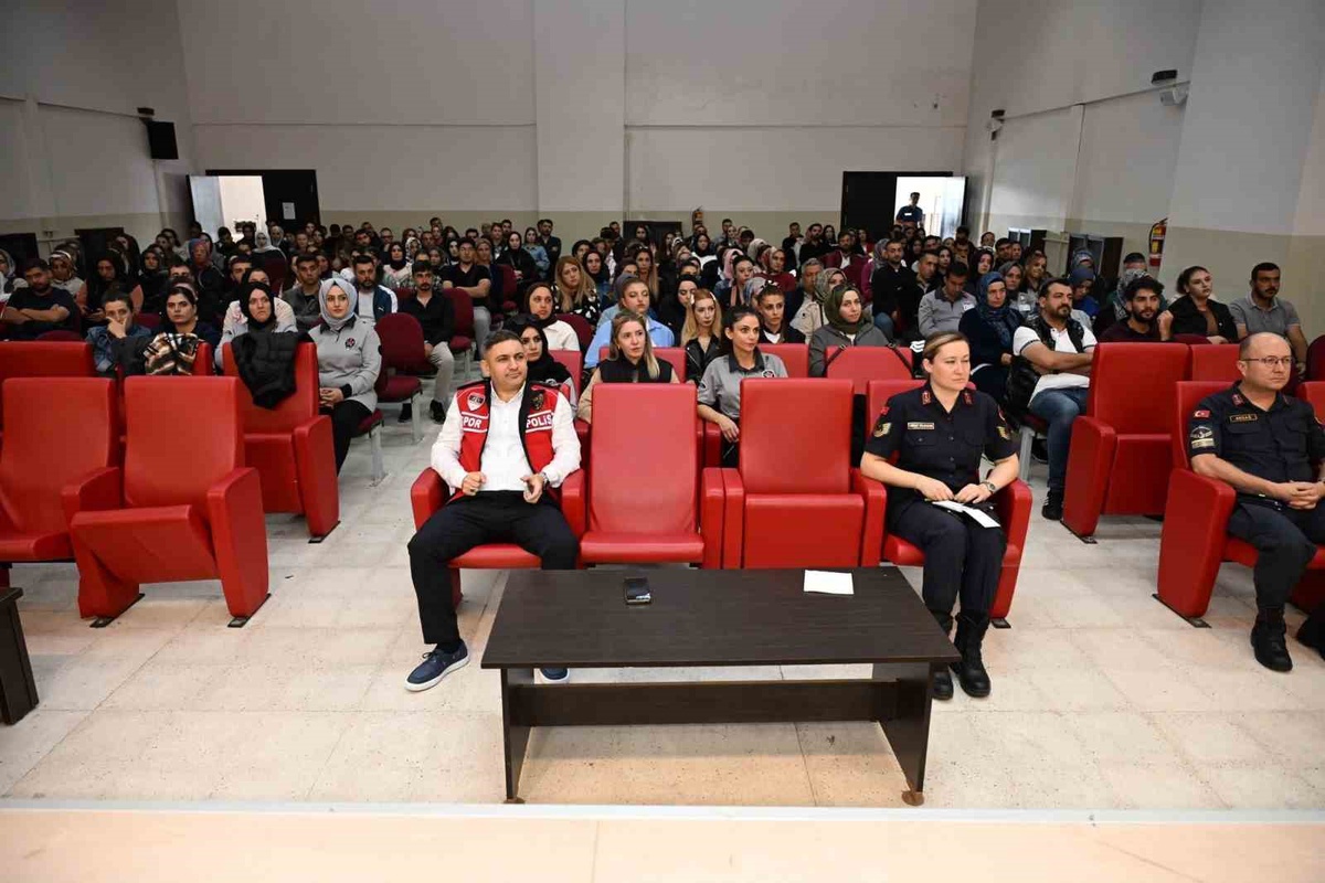 Elazığ Emniyeti, 329 okul bahçe görevlisine dedektör kullanma eğitimi verdi