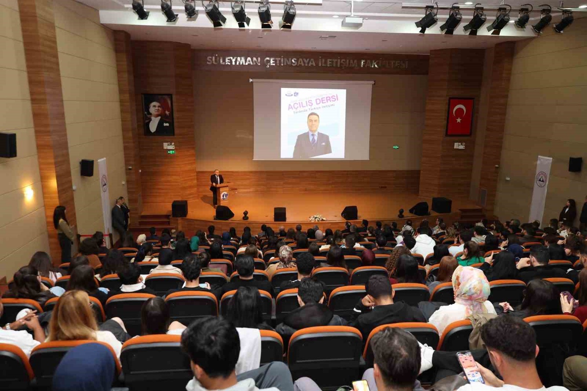 Erciyes Üniversitesi'nde 2026-2027 açılış dersi 'Terörsüz Türkiye İletişimi' oldu