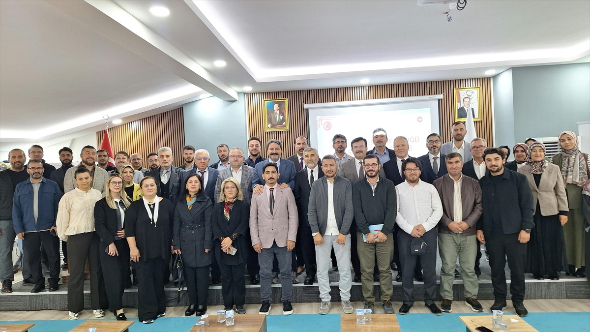 Eskişehir'de gençlik hizmetleri toplantısı Diyanet Gençlik Merkezi'nde yapıldı