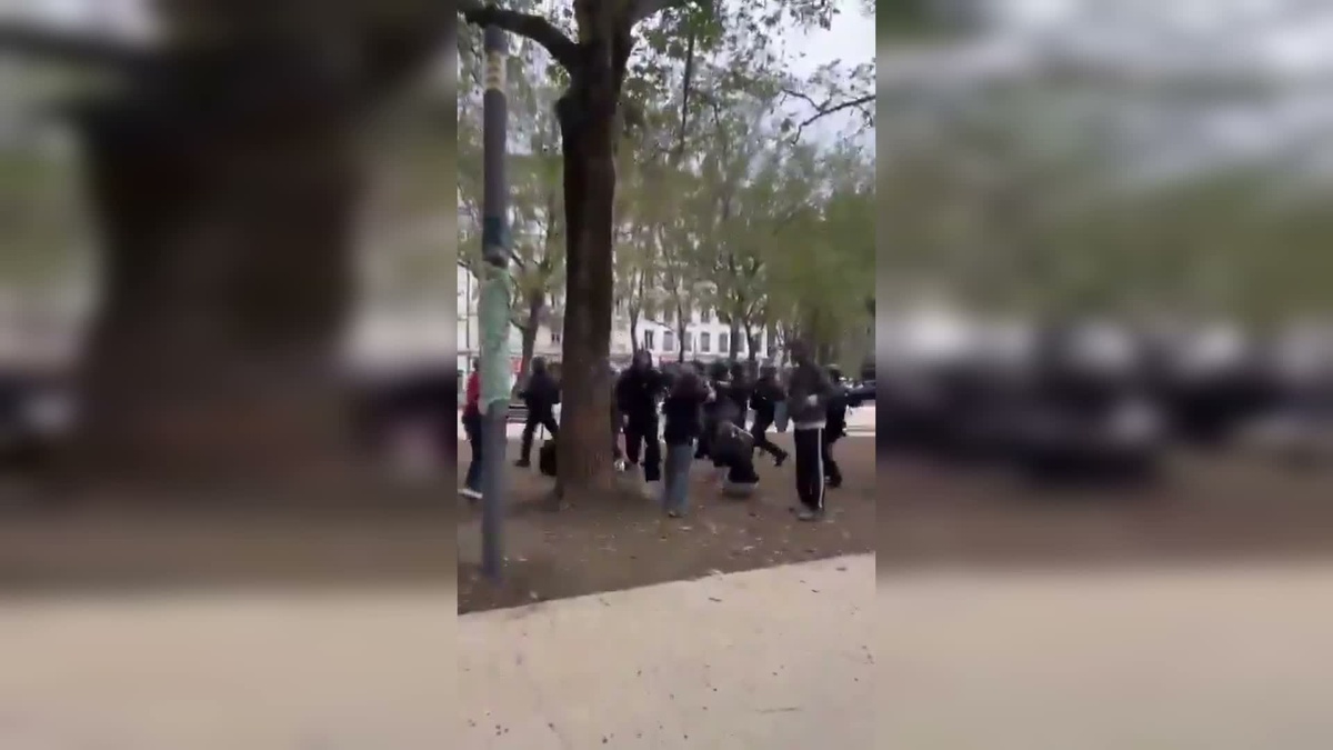 Fransa'da öğrenci protestoları şiddetlendi, yaklaşık 400 okul kapalı kaldı