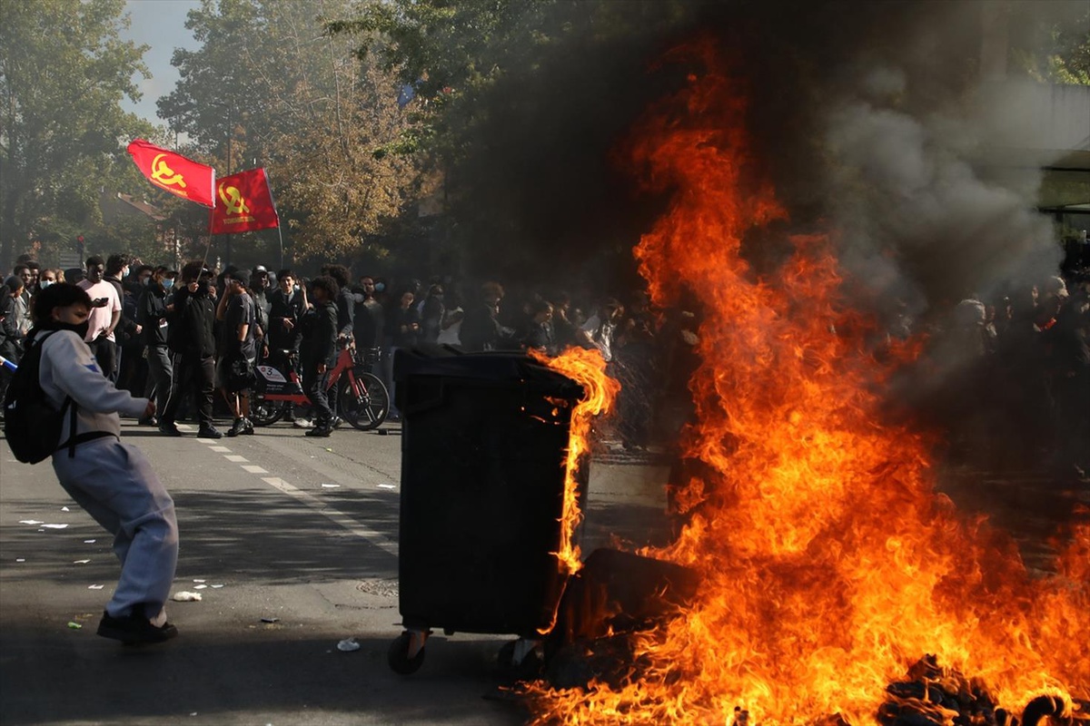 Fransa’da liselilerin protestoları eğitimi durdurdu: 400’den fazla okul kapatıldı