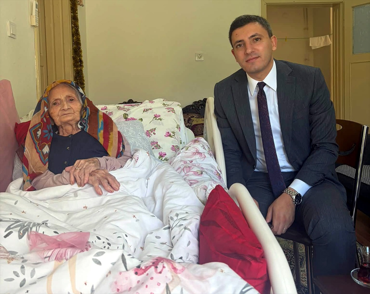 Güdül Kaymakamı Naim Akar, Yaşlılar Günü'nde ilçedeki yaşlılara sağlıklı ömür diledi