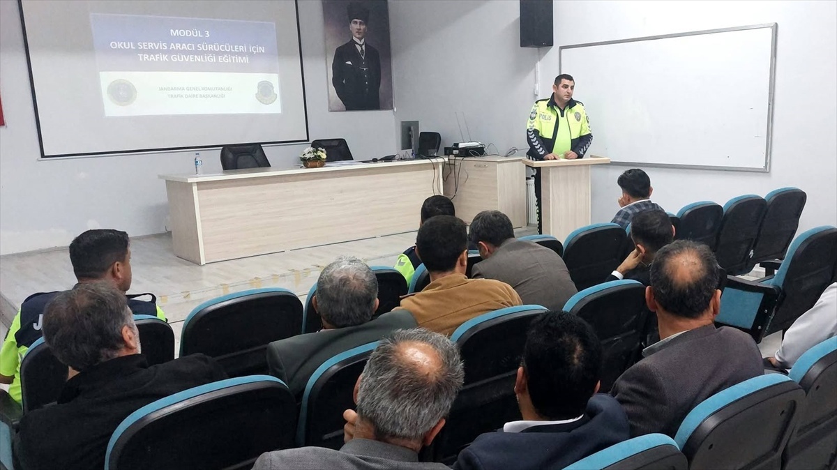 Gümüşhacıköy'de servis şoförlerine öğrenci güvenliği ve ilk yardım eğitimi verildi