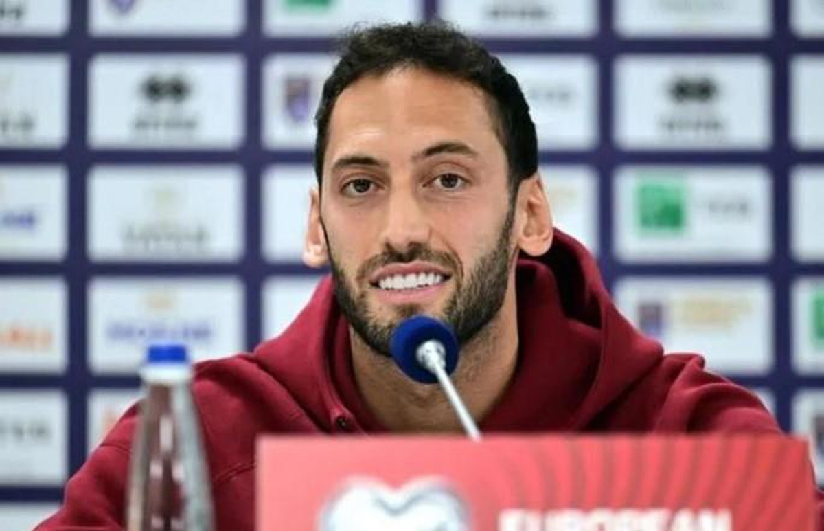 Hakan Çalhanoğlu neden yok, Belçika Türkiye maçında Hakan Çalhanoğlu yok mu, yedek mi, kadroda yok mu? Hakan Çalhanoğlu milli takımı bıraktı mı?