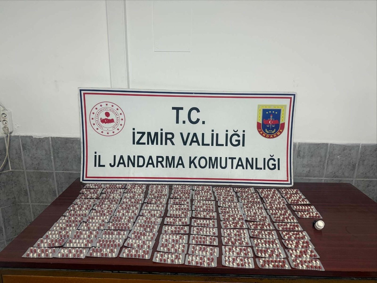 İzmir Kınık'ta jandarma aramasında 1456 sentetik hap bulundu, 2 şüpheli tutuklandı