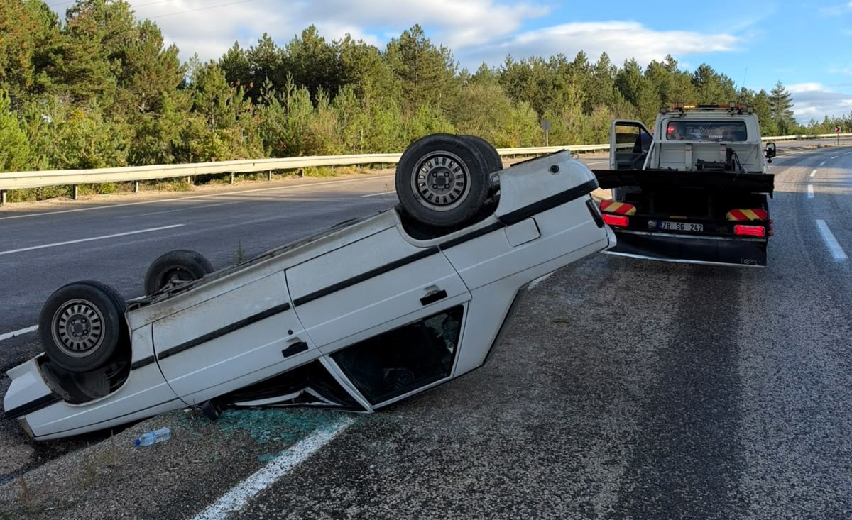 Karabük Safranbolu'da devrilen otomobilin sürücüsü yaralanıp hastaneye kaldırıldı