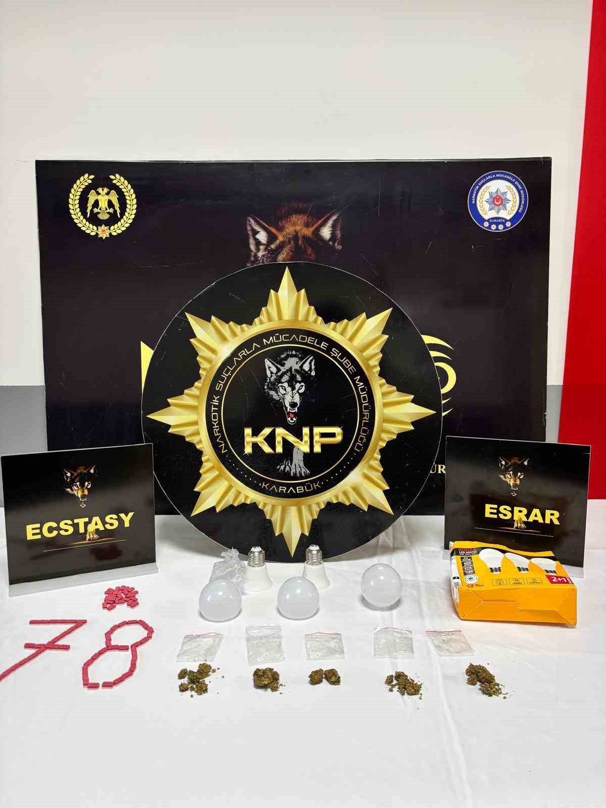 Karabük'te ampullerin içine gizlenmiş 5,31 gram marihuana ve 74 extacy ele geçirildi