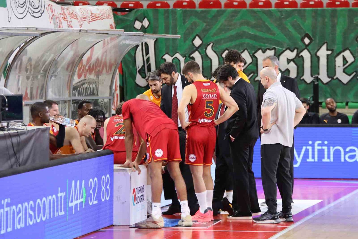 Karşıyaka, Basketbol Süper Ligi'nde Galatasaray'ı uzatmalarda 78-71 yendi.