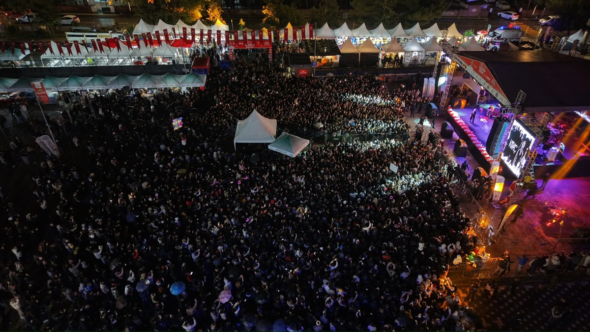 Kıraç, Niğde Valiliği yanındaki 6. Gastronomi Festivali'nde sahne aldı