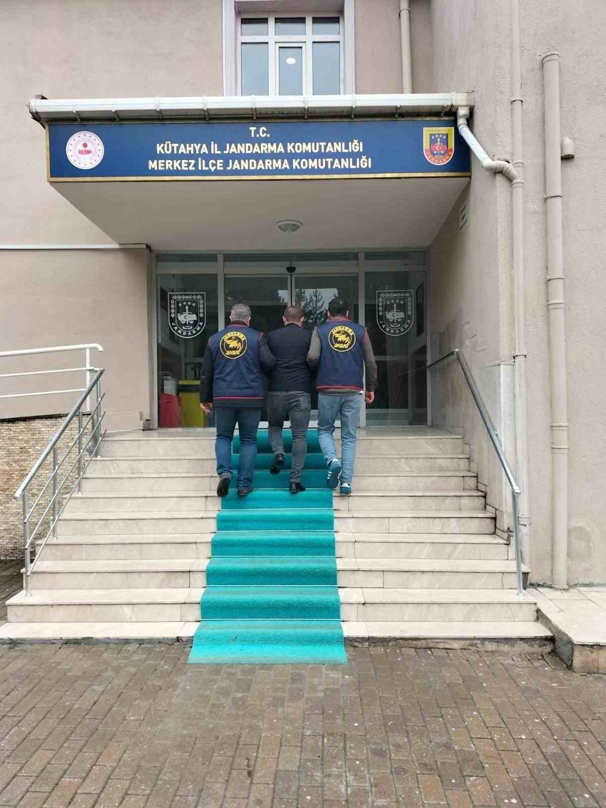 Kütahya jandarması eylülde aranan 73 şahsı yakaladı, 38'i cezaevine teslim edildi