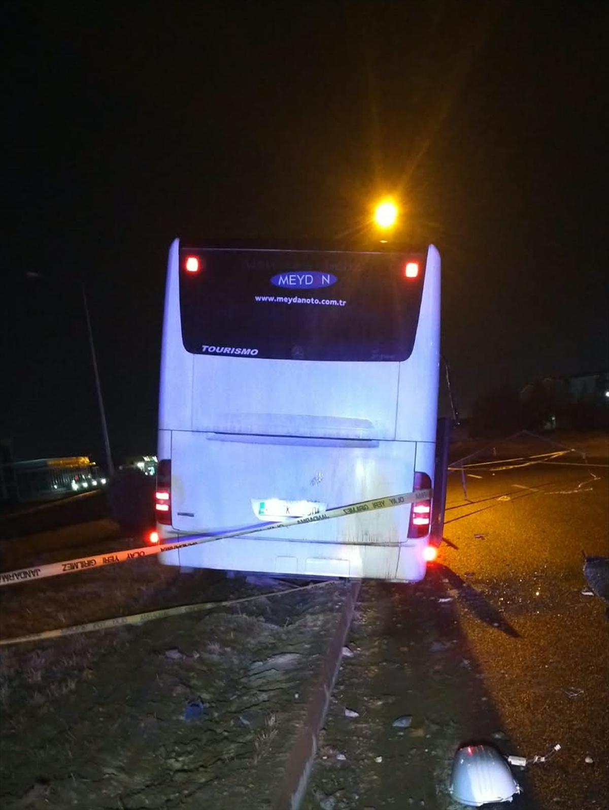 Malatya'da servis otobüsü ile hafif ticari araç çarpıştı, 2 kişi öldü, 3 kişi yaralandı