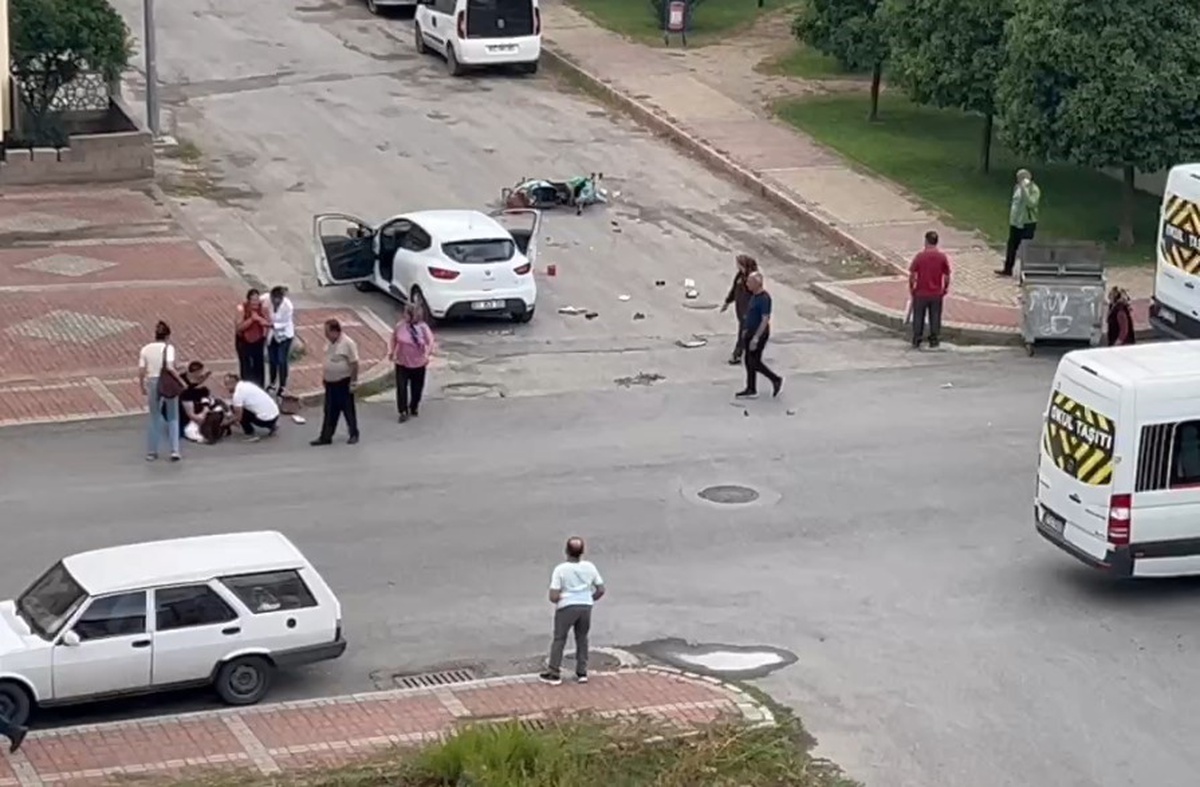 Manavgat'ta otomobil ile motosiklet çarpıştı, motosiklet sürücüsü yaralandı