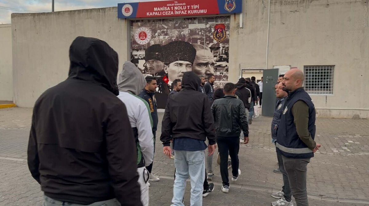 Manisa merkezli 6 ildeki yasa dışı bahis operasyonunda 30 şüpheliden 28'i tutuklandı