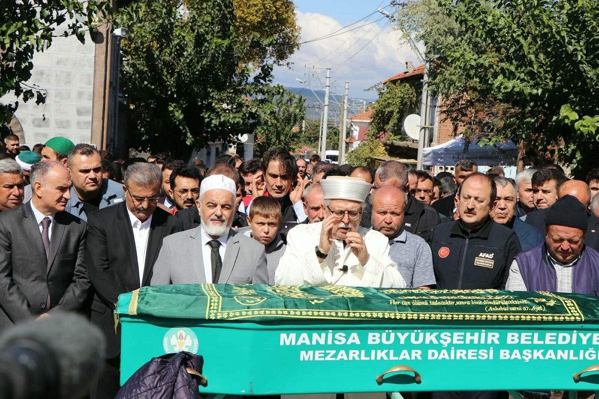 Manisa Soma'da göçükte yaşamını yitiren maden işçisi Kerim Ören toprağa verildi