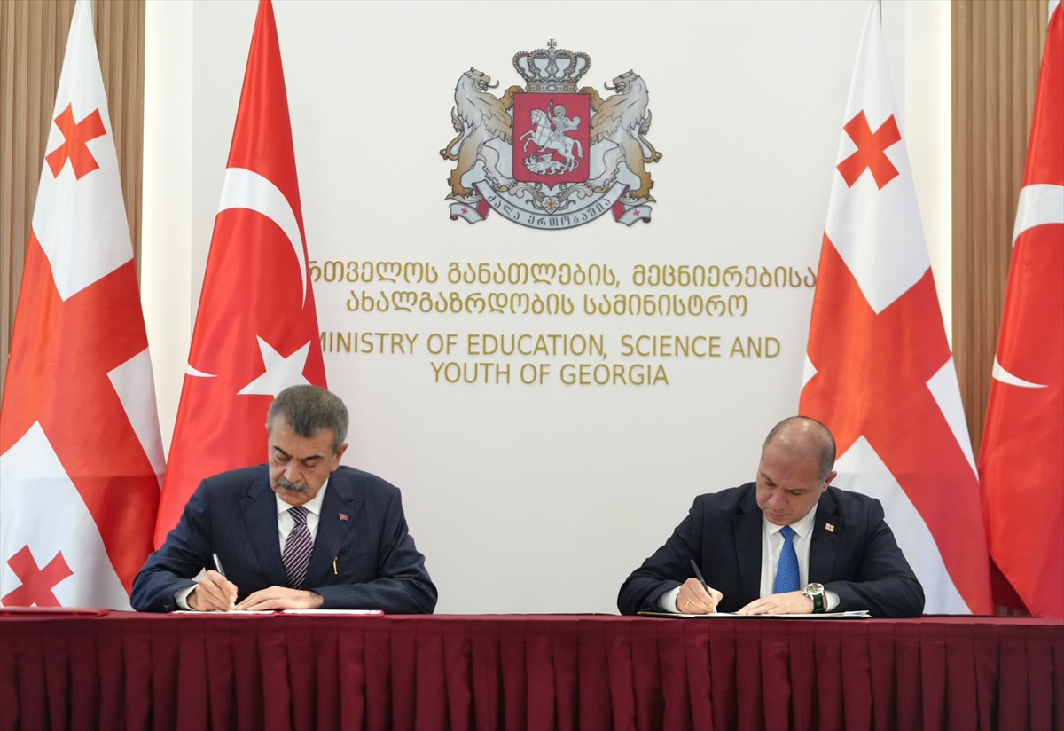 MEB Bakanı Tekin, Tiflis'te Gürcistanlı mevkidaşıyla eğitim anlaşmasını imzaladı
