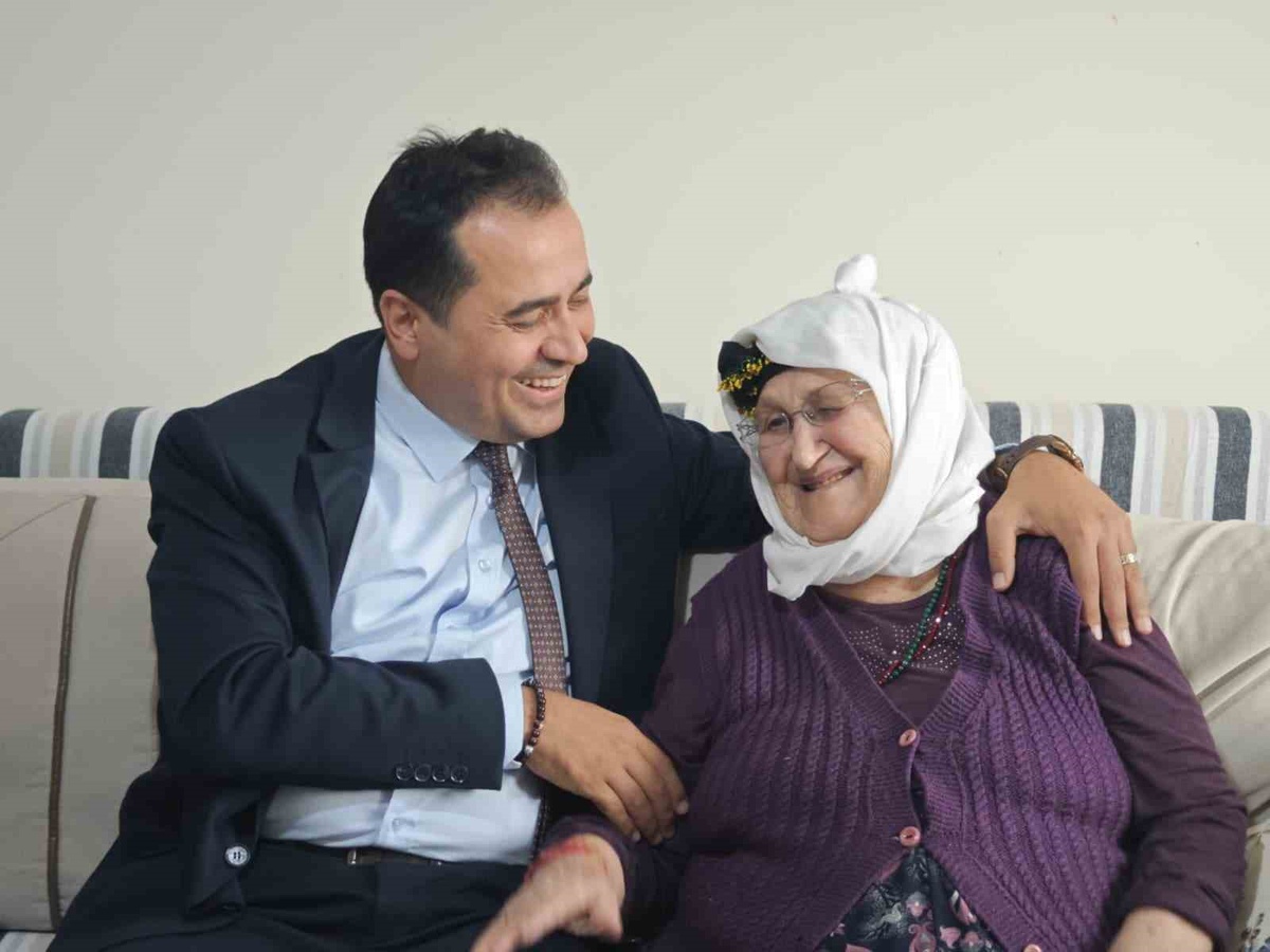 Menteşe Devlet Hastanesi, Dünya Yaşlılar Günü'nde yaşlıları evde ziyaret etti