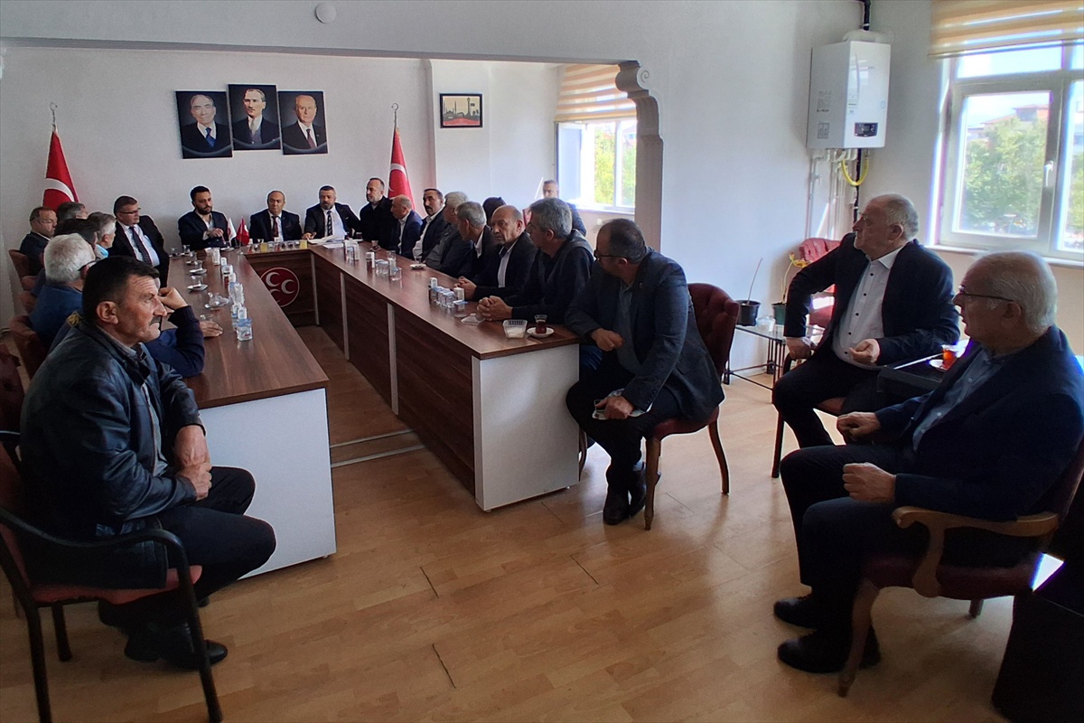 MHP Samsun il başkan yardımcıları Havza'da muhtarlara sendika üyeliği hakkını anlattı