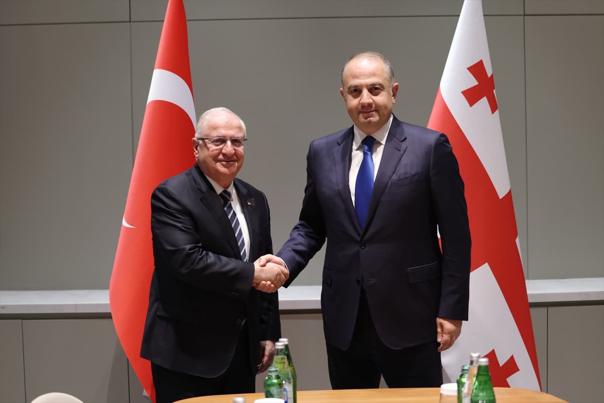 Milli Savunma Bakanı Güler, Şuşa'da Gürcistanlı mevkidaşı Chikovani ile görüştü