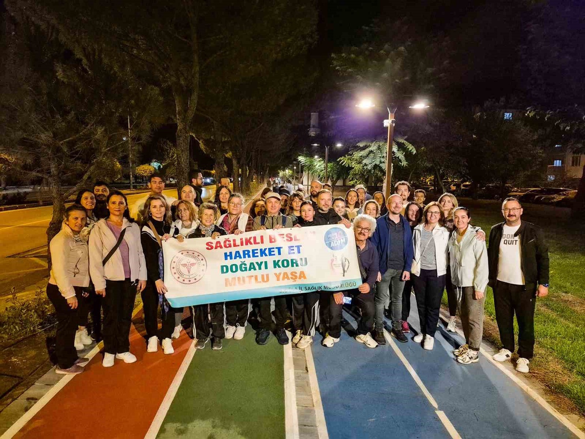 Muğla İl Sağlık Müdürlüğü Dünya Kalp Günü'nde sağlıklı yaşam yürüyüşü düzenledi