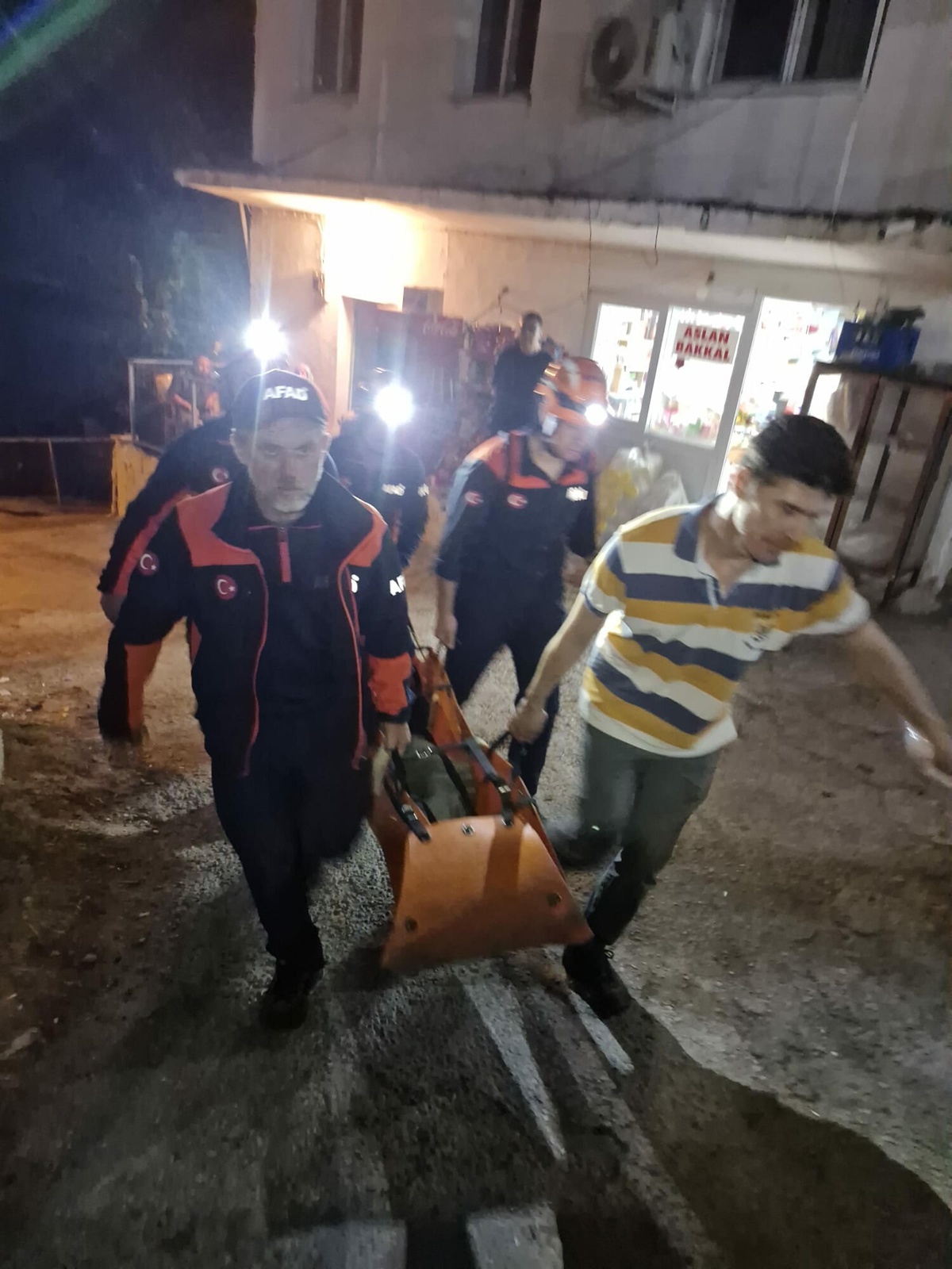 Muğla Milas'ta Kapıkırı'da fenalaşan 46 yaşındaki kişiyi AFAD tahliye etti