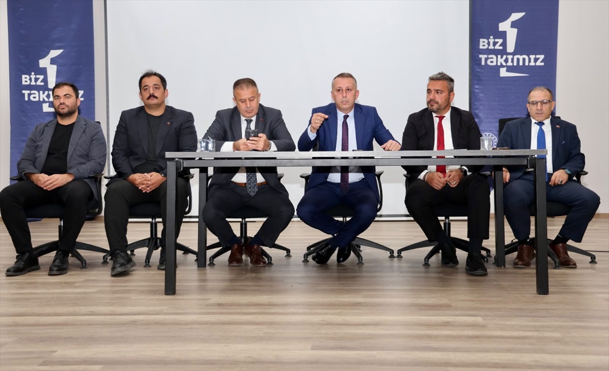 Niğde Gençlik ve Spor İl Müdürlüğü, Yarı Maraton için antrenörlerle toplandı