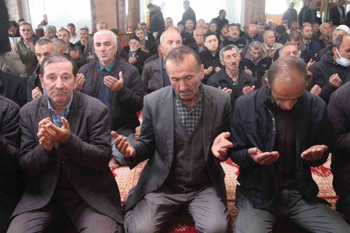 Yağmurdan fındığını kurutamayan Ordulu üreticiler güneş duasına çıktı! Bazı mahsuller çürüdü