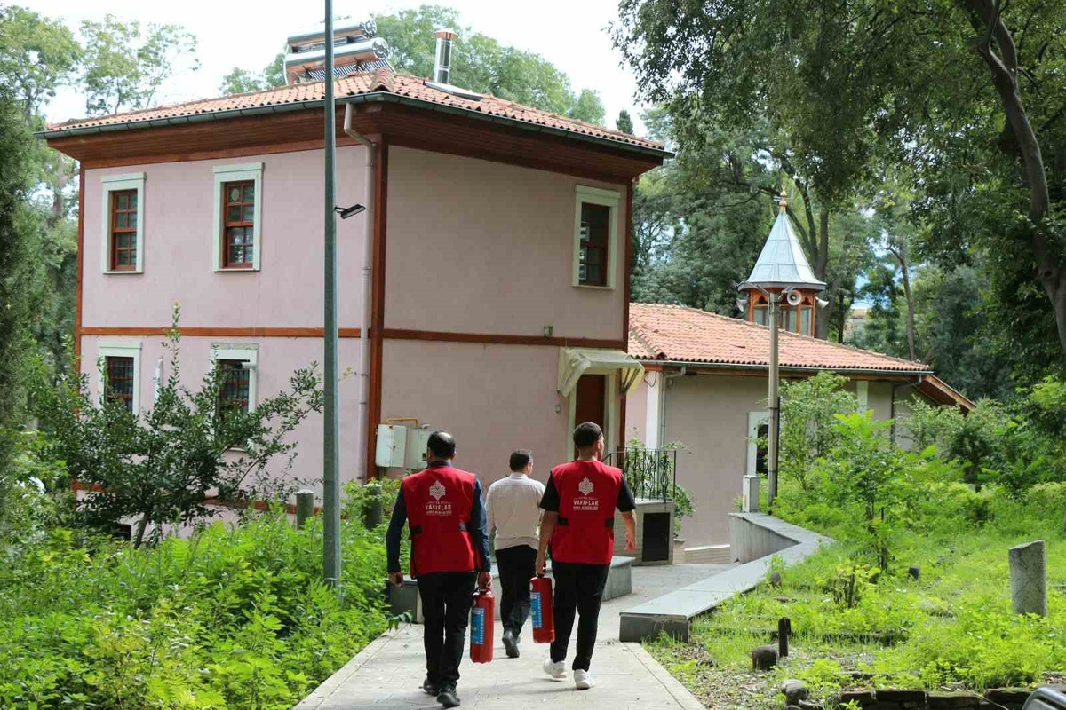 Samsun Vakıflar Bölge Müdürlüğü 20 camiye yangın tüpü, 18 kursa ilkyardım çantası verdi