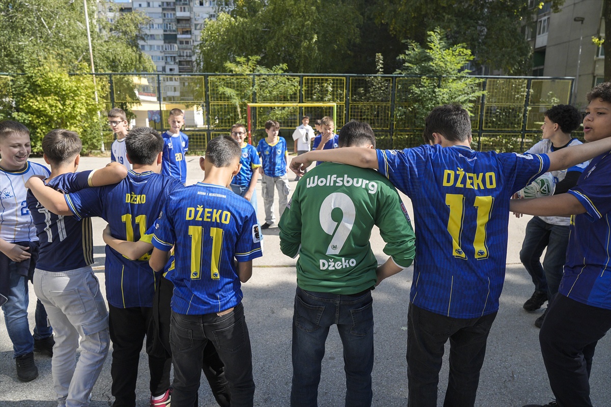Saraybosna'daki okulda öğrenciler, Dzeko'nun sahasında onun gibi olmayı hayal ediyor