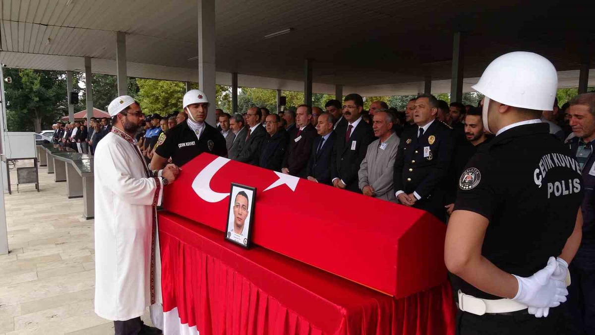 Sinop'ta alabora olan teknede ölen polis Orhan Gazi Yetiş Malatya'da defnedildi