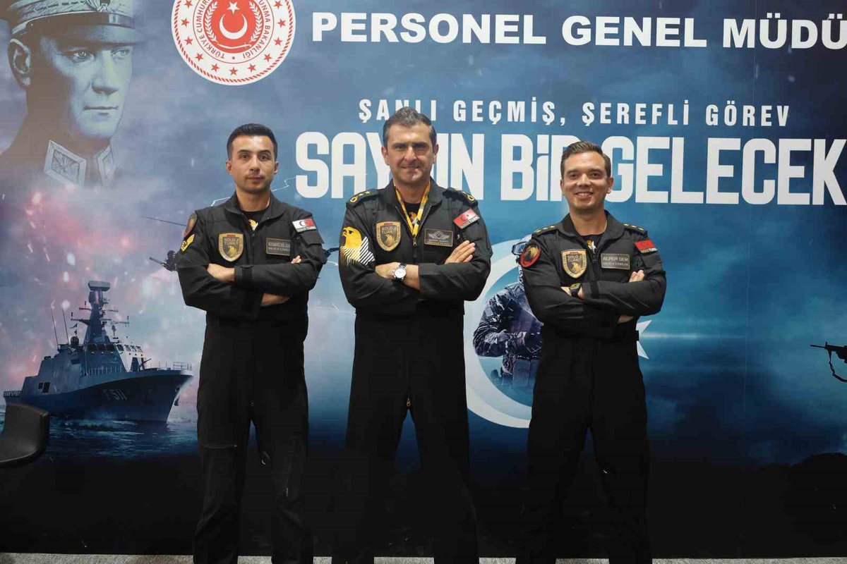 SOLOTÜRK, Şanlıurfa'da TEKNOFEST Güneydoğu'ya özel gösteriyle unutulmaz anlar yaşattı
