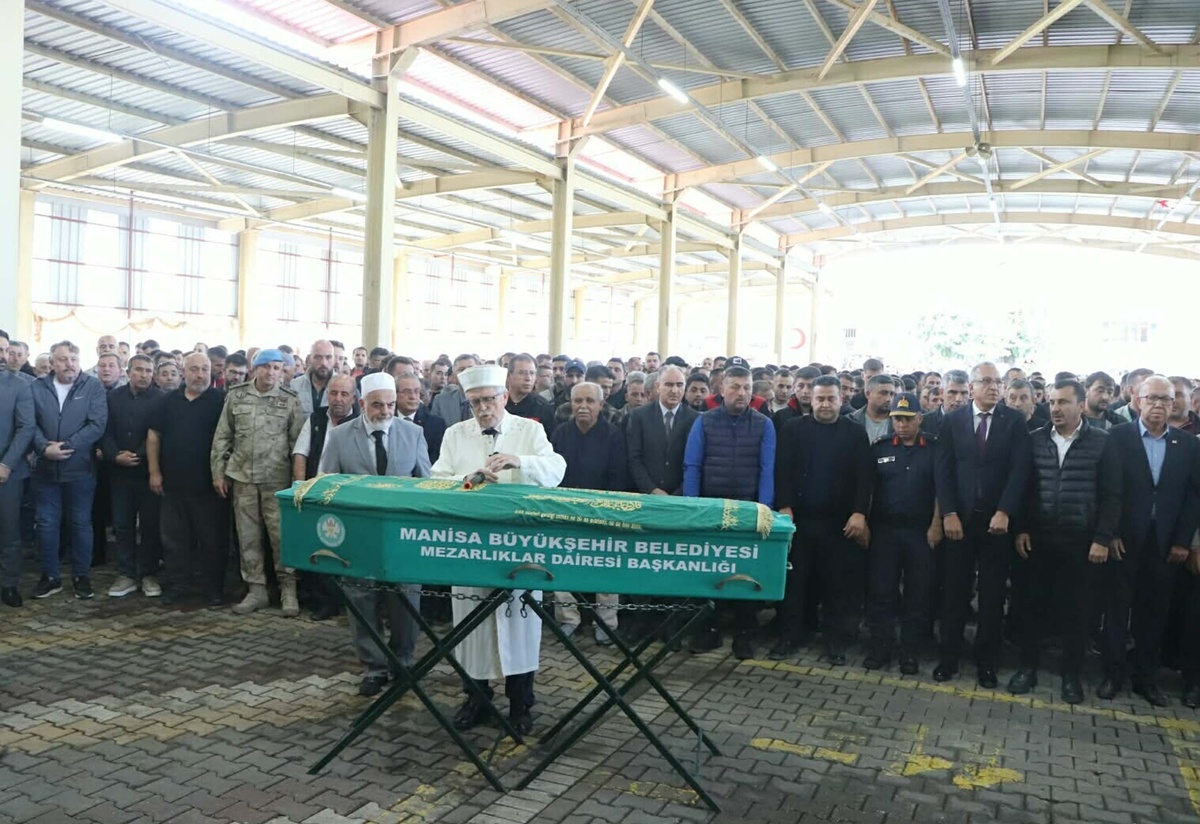 Soma'daki maden ocağındaki göçükte yaşamını yitiren Ömer Karakaya toprağa verildi