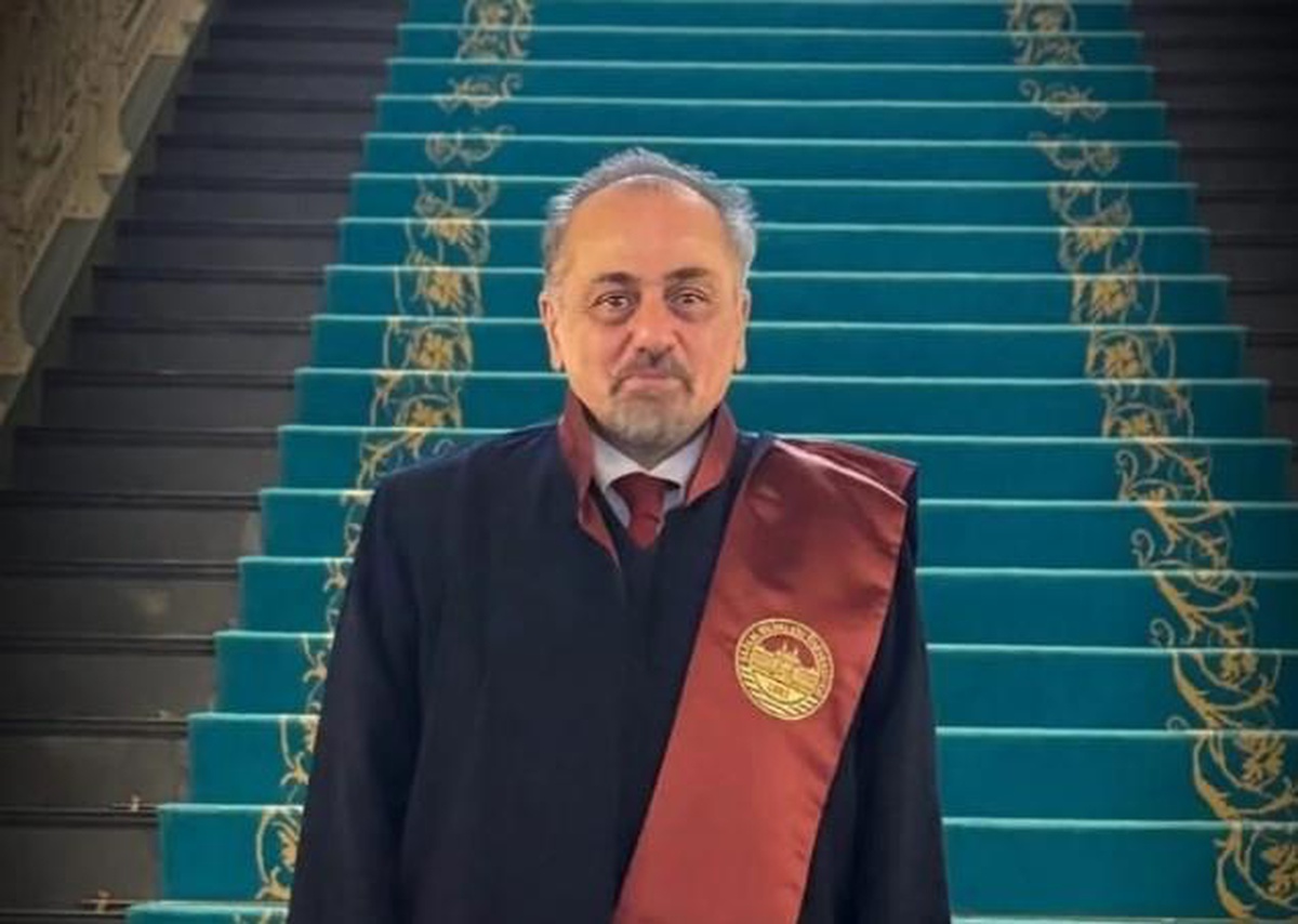 Sürhat Müniroğlu kimdir, Sürhat Müniroğlu hangi görevlerde bulundu, hangi takımı tutuyor?