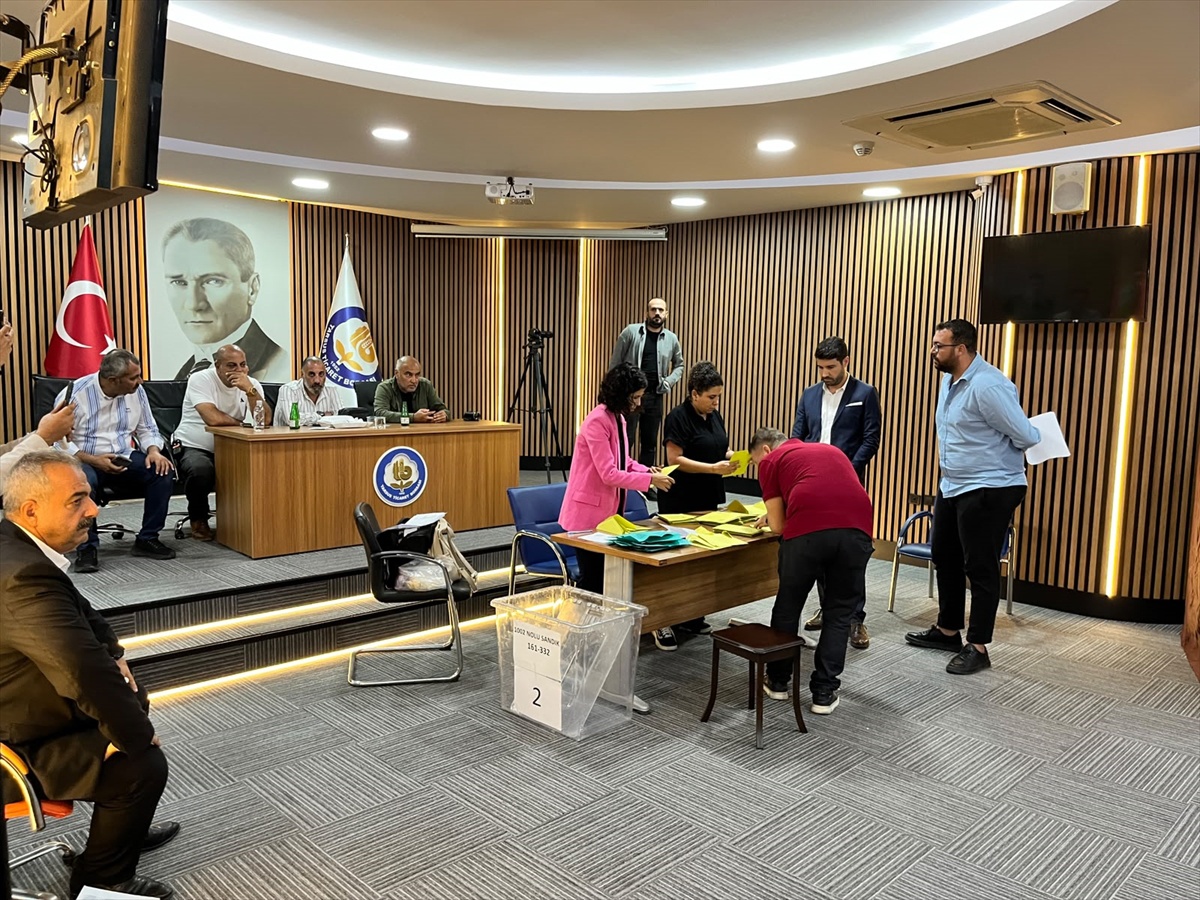 Tarsus Ticaret Borsası'nda 143'er oy çıkınca meclis üyelerini kura belirledi