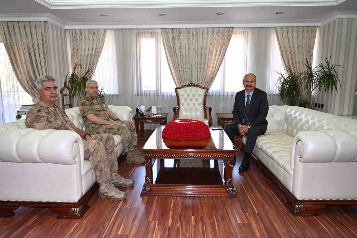 Tümgeneral Şakir Uslu, Batman Valisi Canalp ile Batman'daki çalışmaları değerlendirdi
