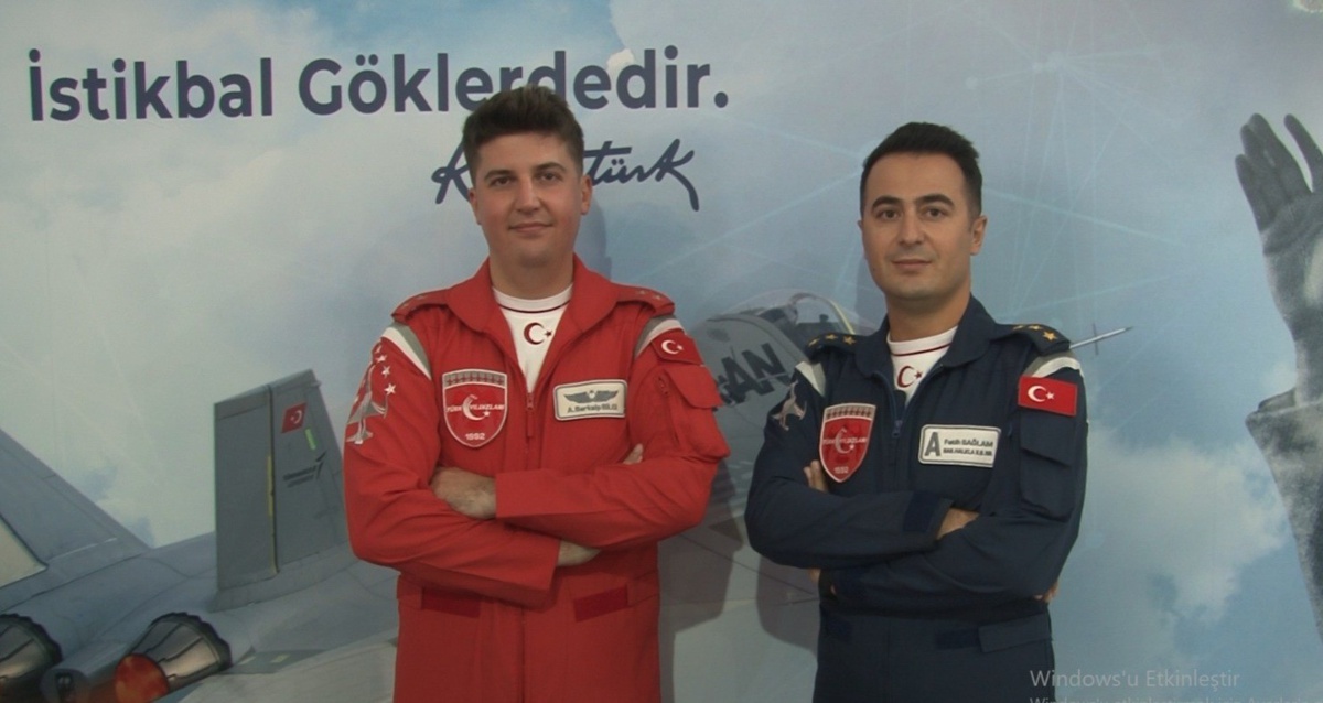 Türk Yıldızları TEKNOFEST Güneydoğu kapsamında Şanlıurfa'da izleyenleri büyüledi