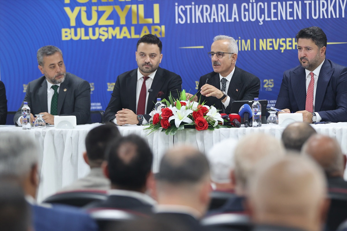 Ulaştırma ve Altyapı Bakanı Uraloğlu, Nevşehir'de STK temsilcileri ile buluştu:
