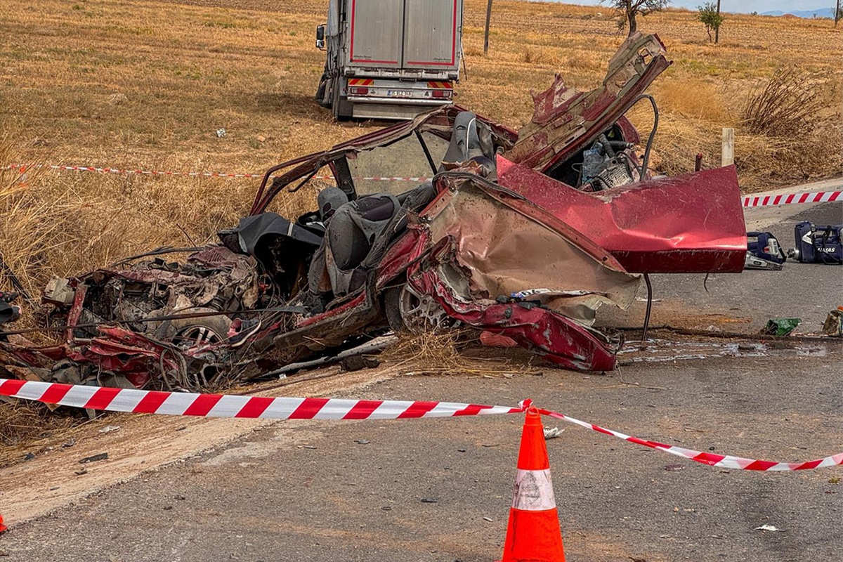 Uşak’ta korkunç kaza: Aynı aileden 3 kişi hayatını kaybetti