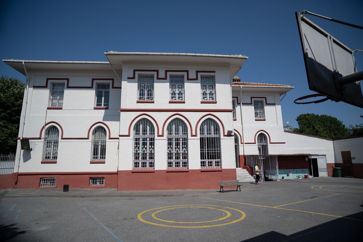 Üsküdar'daki Şemsipaşa İlkokulu 268 yıldır eğitim faaliyetlerini sürdürüyor