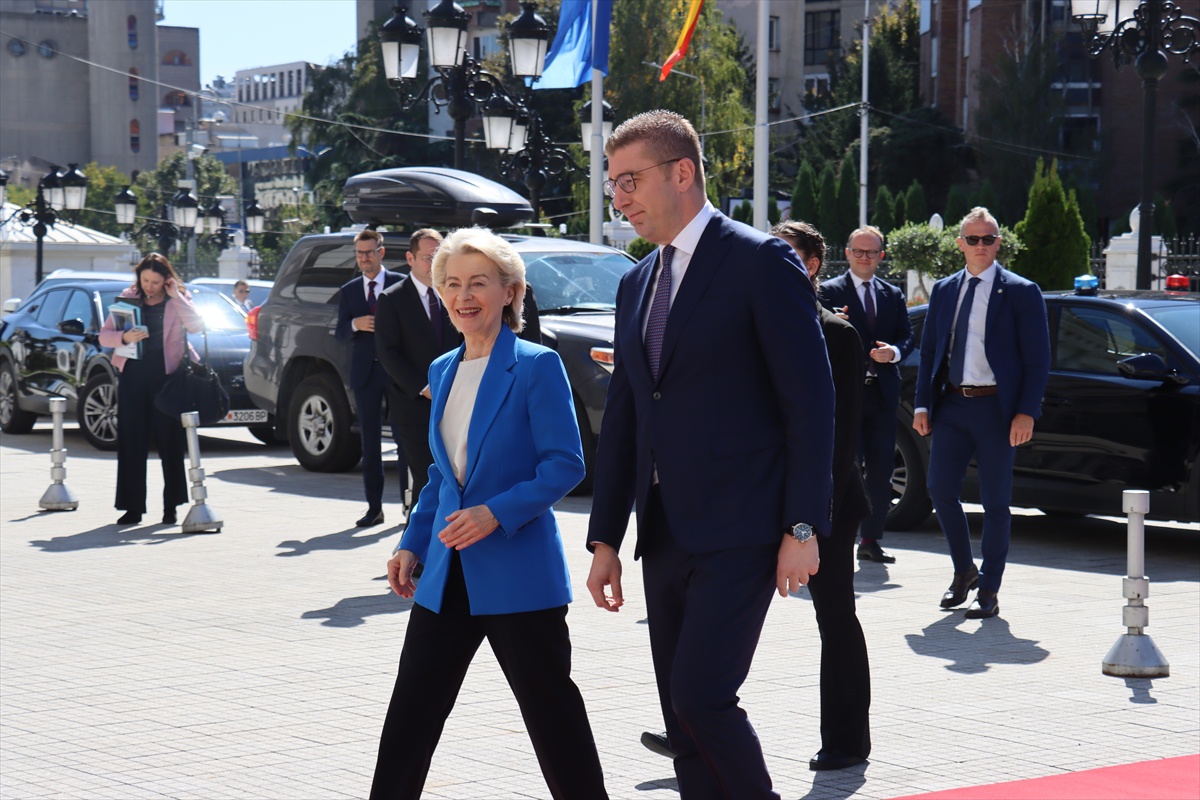 Von der Leyen Üsküp'te Makedon dilinin AB'yi zenginleştireceğini söyledi