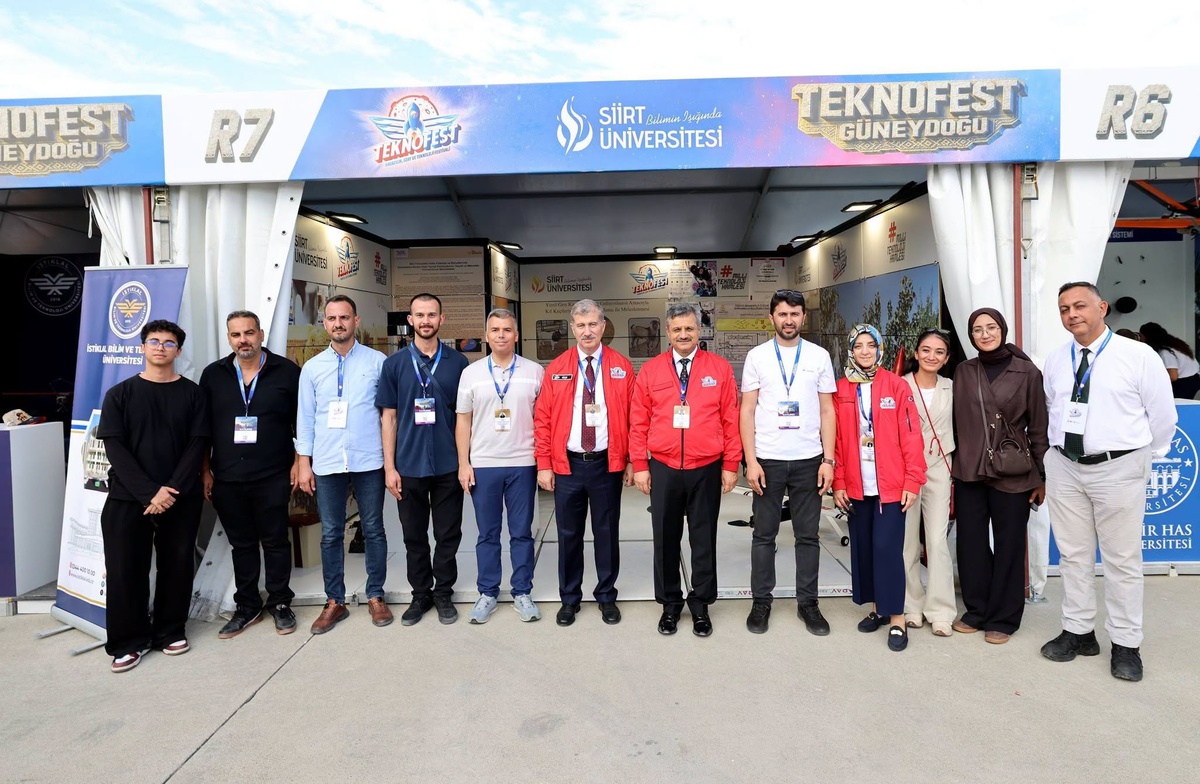 YÖK Başkanı Prof. Dr. Erol Özvar, TEKNOFEST Güneydoğu'da AİÇÜ standını ziyaret etti