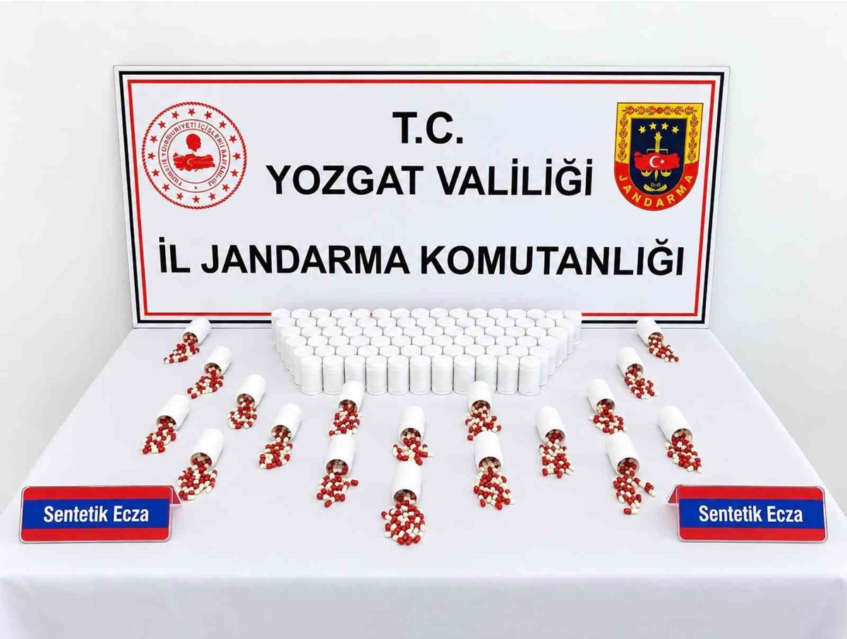 Yozgat Yerköy'de ticari taksiden 5 bin 626 sentetik ecza hap ele geçirildi