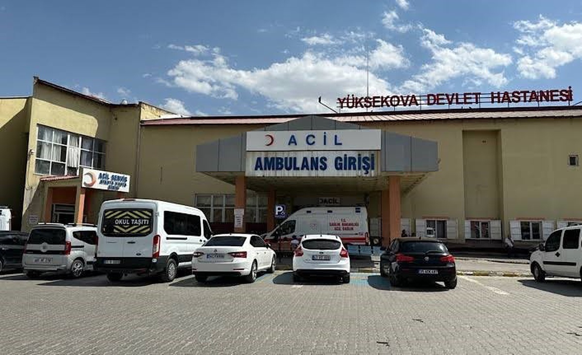 Yüksekova Devlet Hastanesine atanan 4 uzman hekim göreve başladı, kadro 61'e çıktı