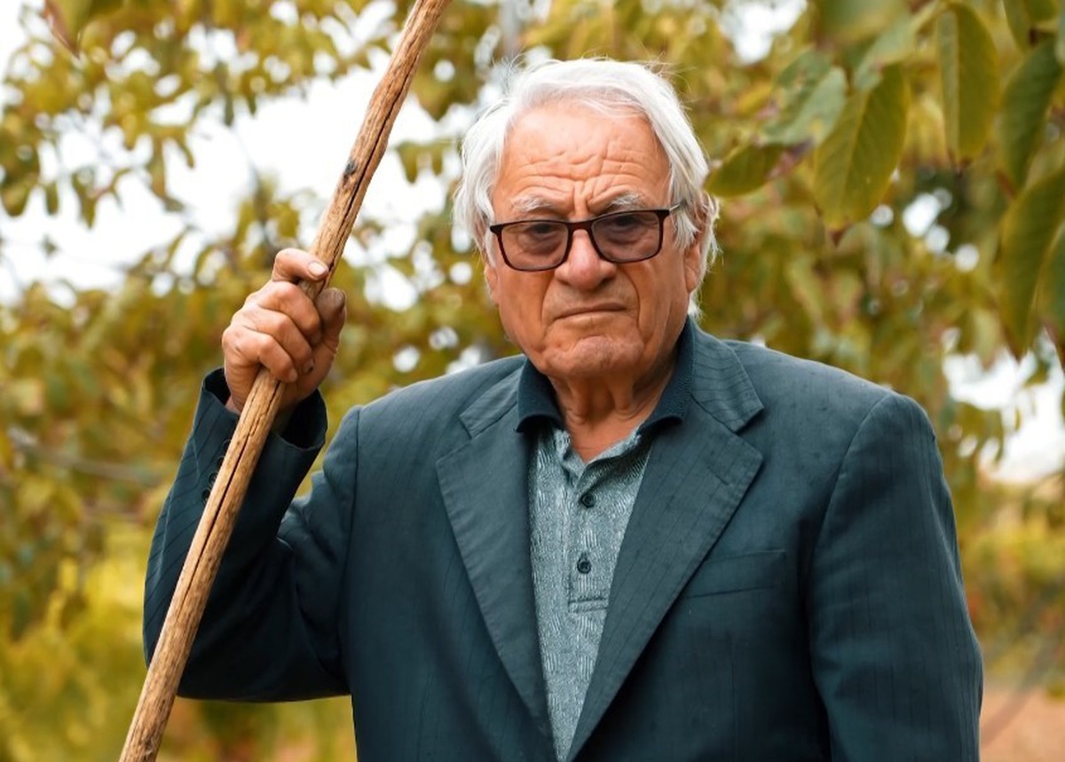 78 yaşındaki Hüseyin Er, Kaman'da ceviz bahçesinde üretmeye devam ediyor