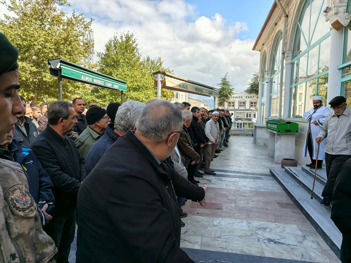 Almus Belediye Başkanı Özer'in kayınpederi Şinasi Oğuz son yolculuğuna uğurlandı