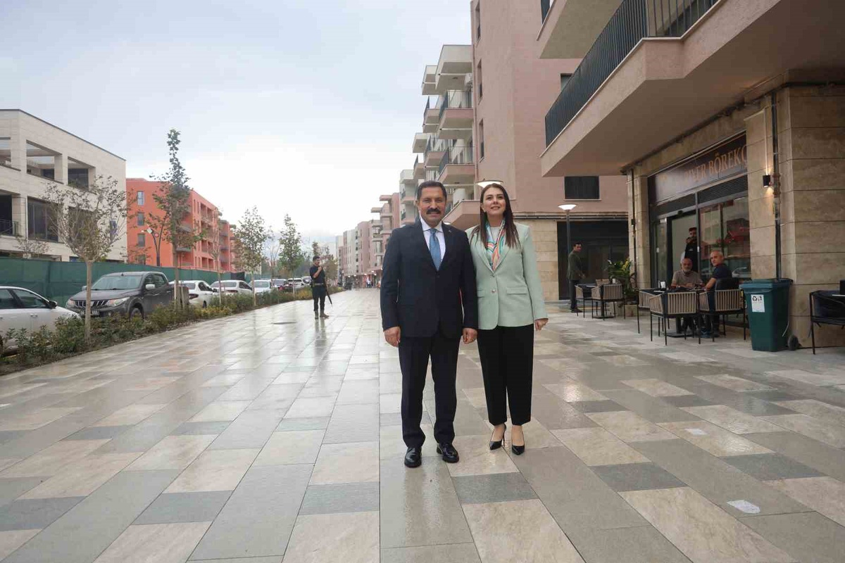 Antakya Atatürk Caddesi'nde 910'dan fazla konutta yaşam yeniden başladı