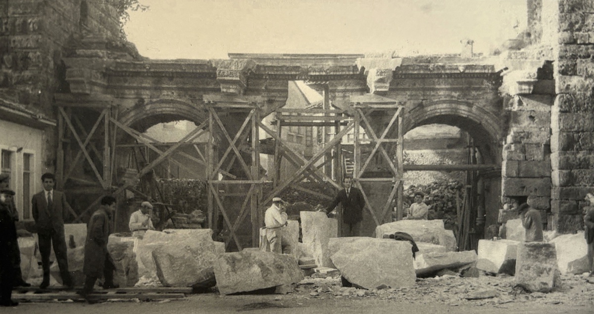 Antalya'da Varyant ve Hadrian Kapısı'nın eski ve yeni hali fotoğraflara yansıdı