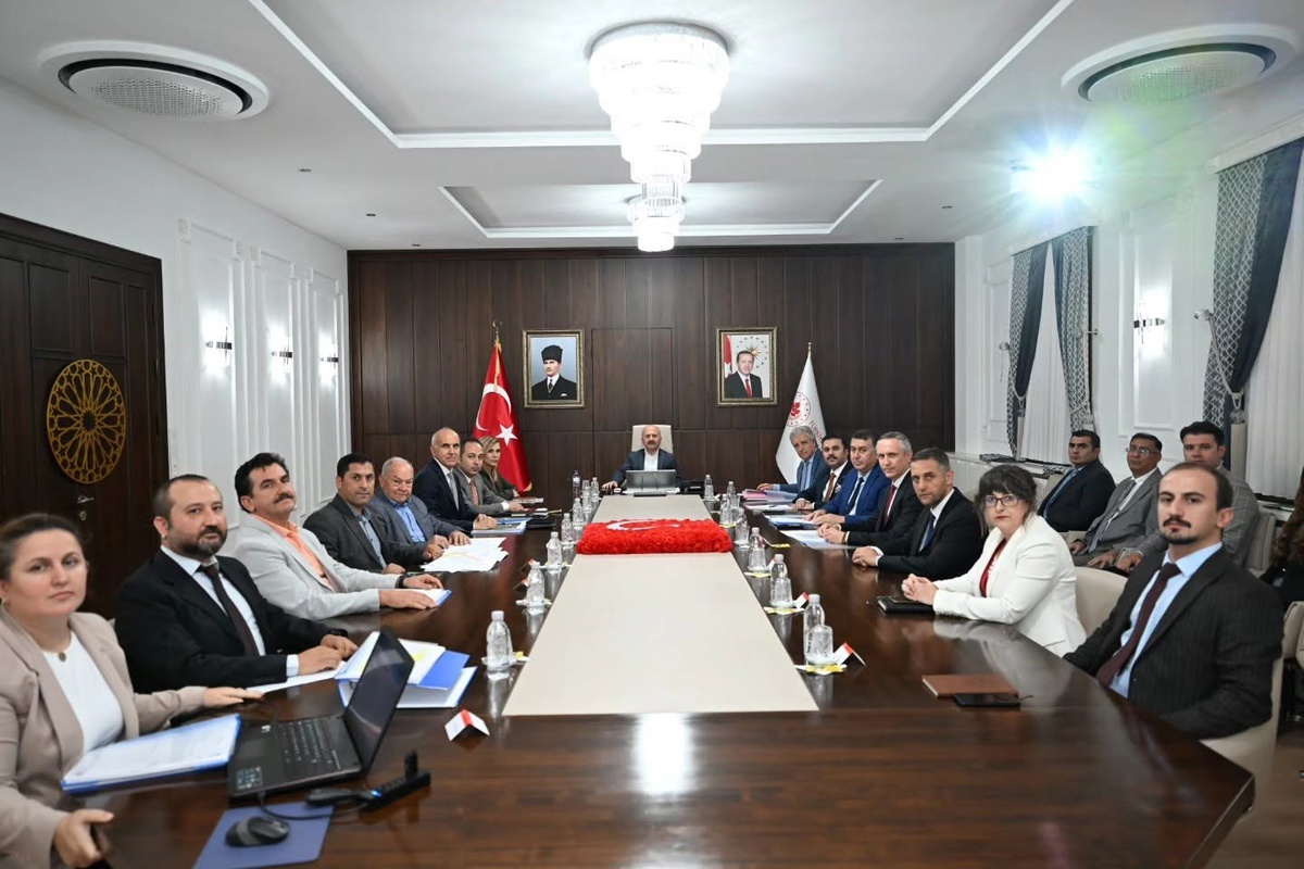 Aydın'da turizm sektörü toplantısı Vali Osman Varol başkanlığında yapıldı